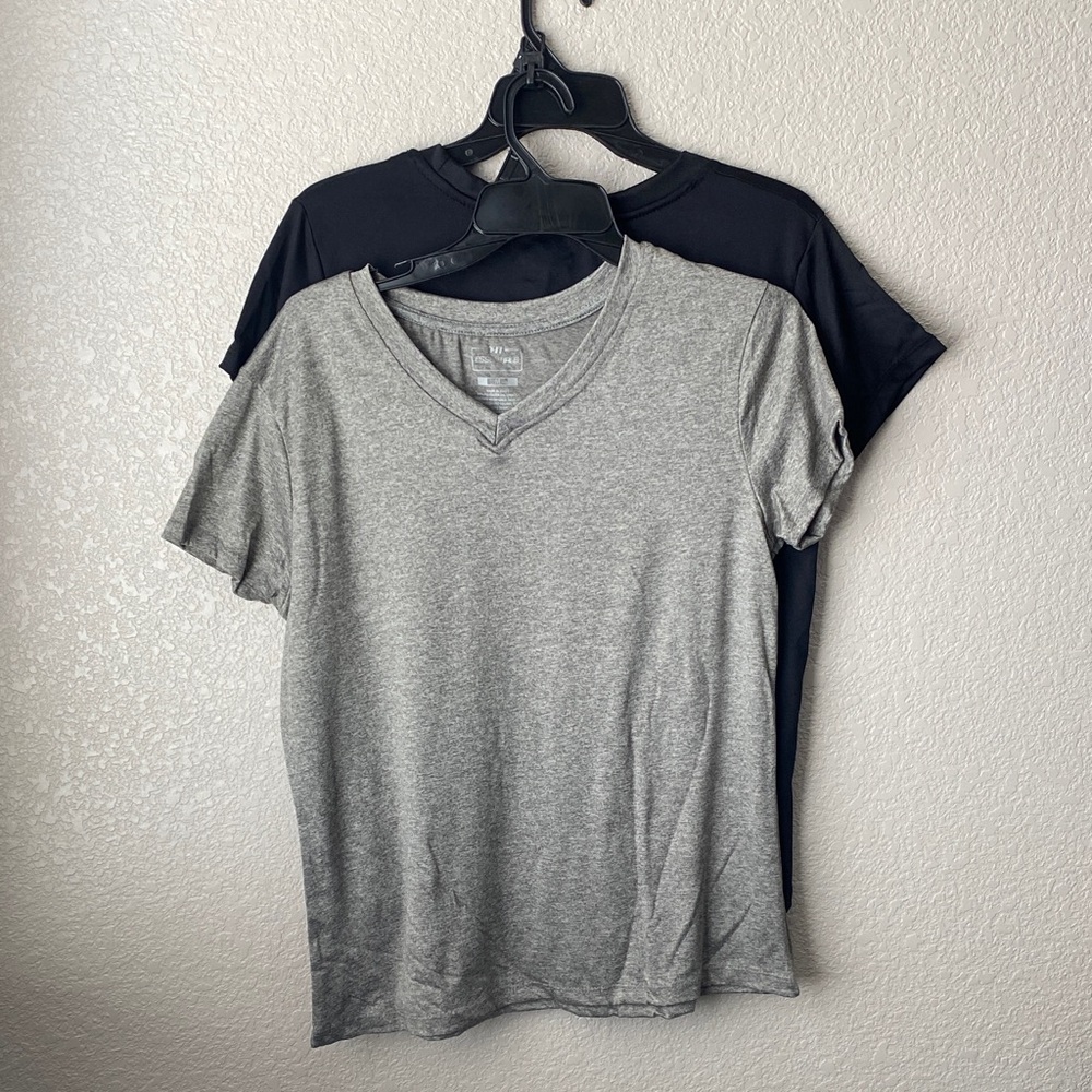 FIT ESSENTIAL Women  2 Pack Scoop Neck and V Neck  T Shirt  Black/Gray